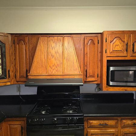 Appartamento Unit 2 At Oilgate At Oakdale Akron Esterno foto